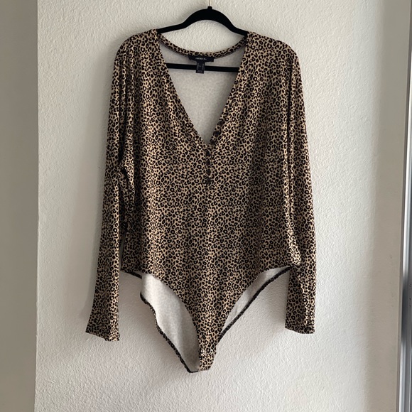 NWOT Forever 21 Long Sleeve Leopard Print Bodysuit Beige - Picture 6 of 9